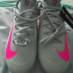 Nike Women's Athletic Shoes in Gray and Pink